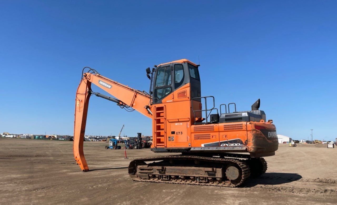 2015 Doosan DX300LC - 5 Track Material Handler | Runs, Some Issues | Complete Machine for Sale - with | Sold by Uncle Wiener's Wholesale