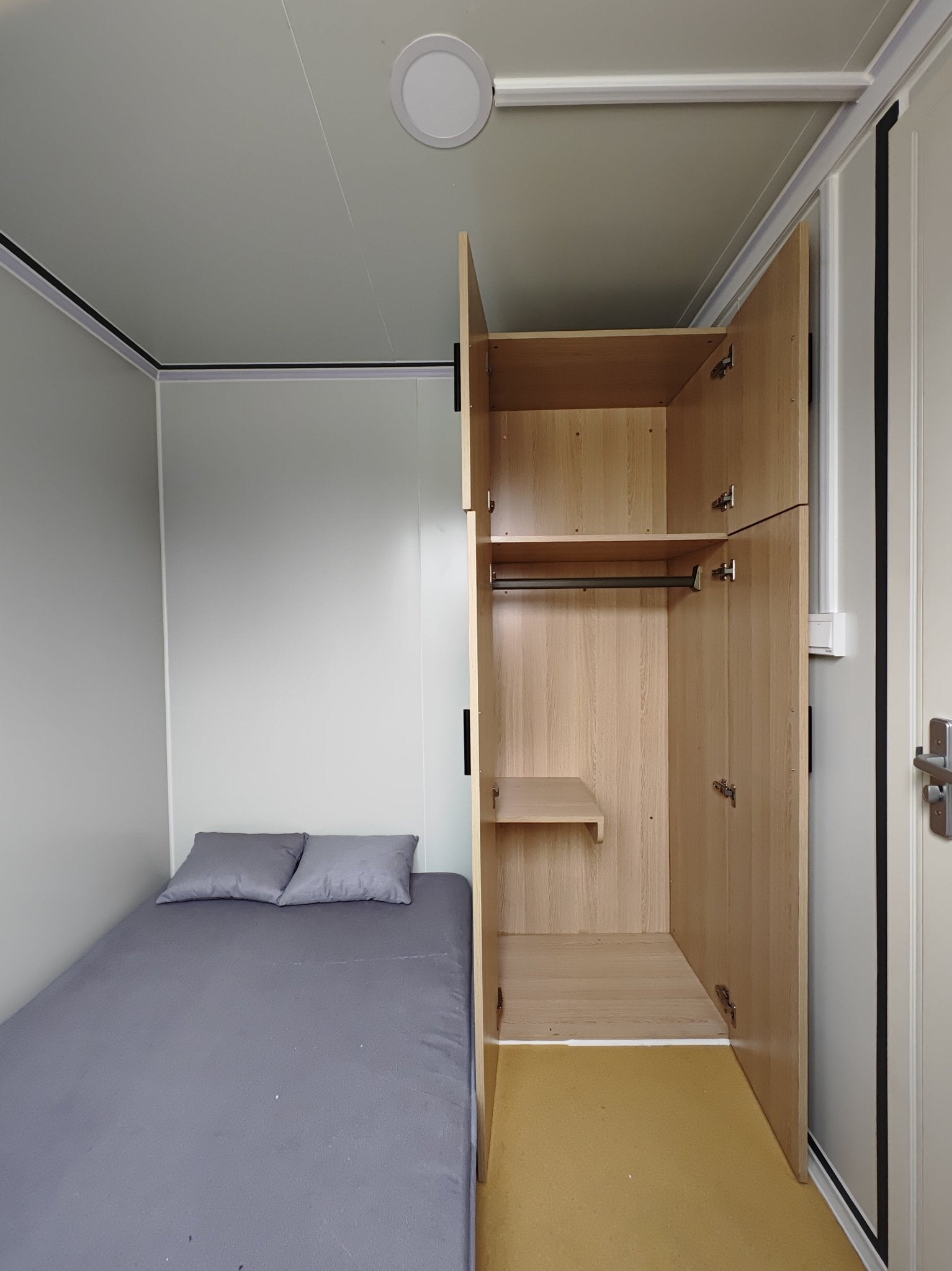 20FT Insulated Mobile Office Container with Kitchen Bathroom & Bedroom | Wired, Ready to Use SU289481 - with | Sold by Uncle Wiener's Wholesale