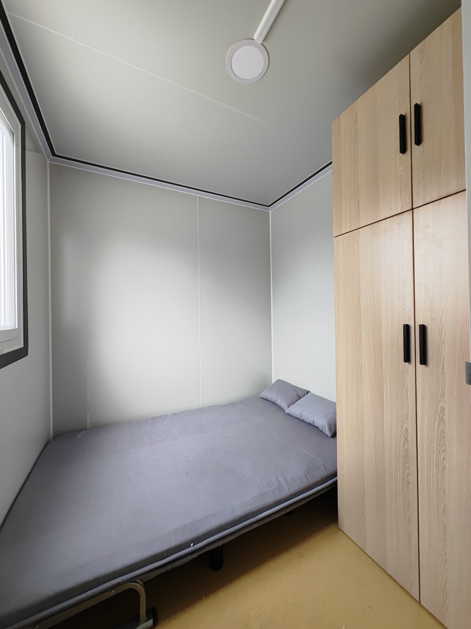 20FT Insulated Mobile Office Container with Kitchen Bathroom & Bedroom | Wired, Ready to Use SU289481 - with | Sold by Uncle Wiener's Wholesale