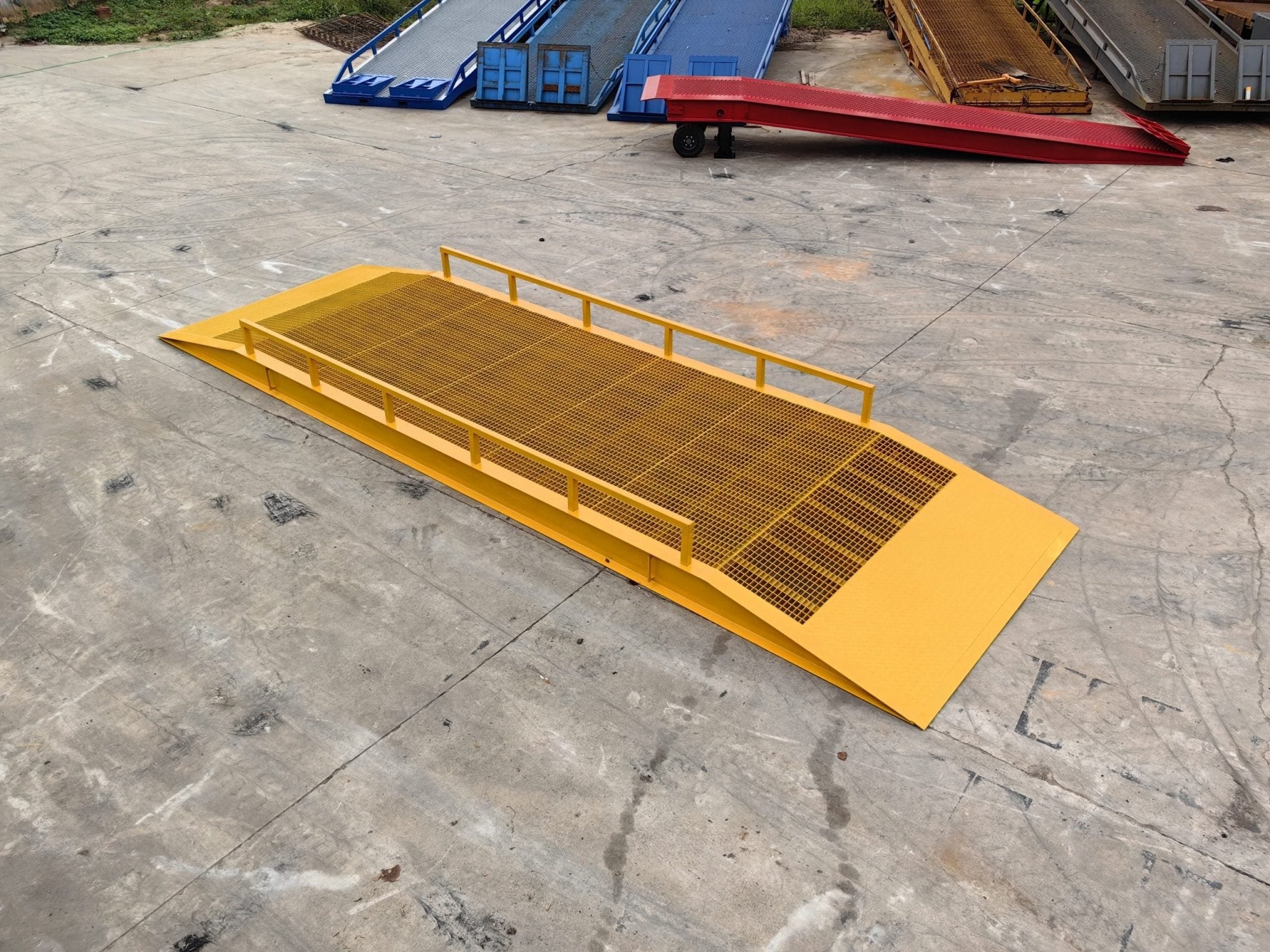 Load Out Ramp Bridge 25 FT Heavy-Duty Steel Loading Ramp Bridge – 30,000 lbs Capacity, Indu ...