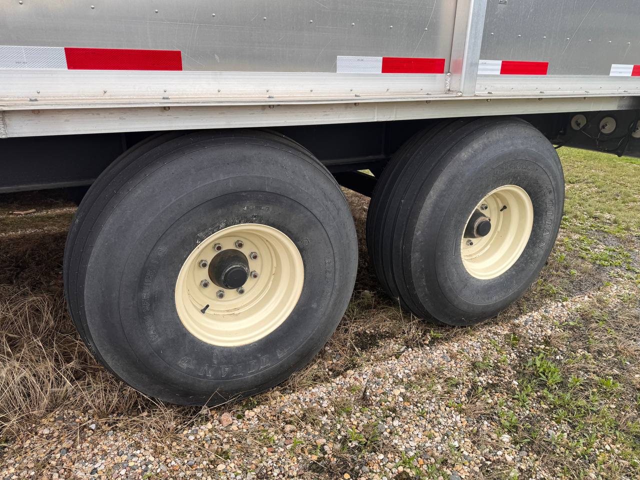 30 ft Drying Cube Silage Wagon – Forage & Silage Wagon with Aeration Floor - with Aluminum | Sold by Uncle Wiener's Wholesale