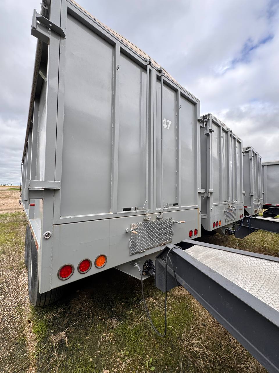30 ft Drying Cube Silage Wagon – Forage & Silage Wagon with Aeration Floor - with Aluminum | Sold by Uncle Wiener's Wholesale
