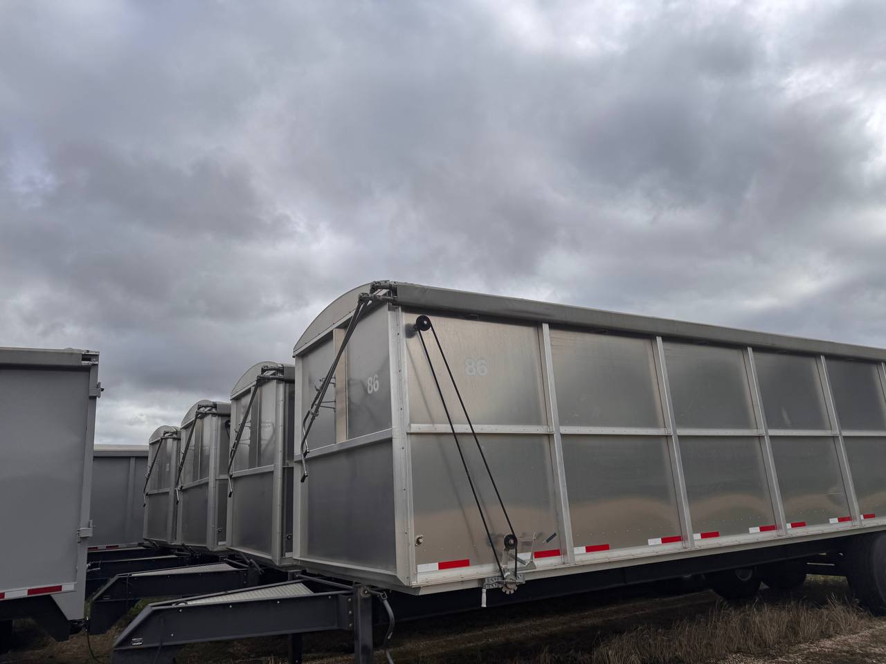 30 ft Drying Cube Silage Wagon – Forage & Silage Wagon with Aeration Floor - with Aluminum | Sold by Uncle Wiener's Wholesale