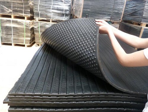 4x6 heavy-duty rubber gym mat on concrete floor