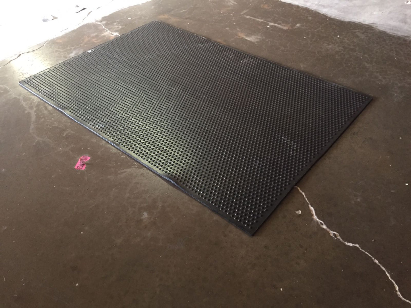 black commercial rubber mat for industrial flooring
