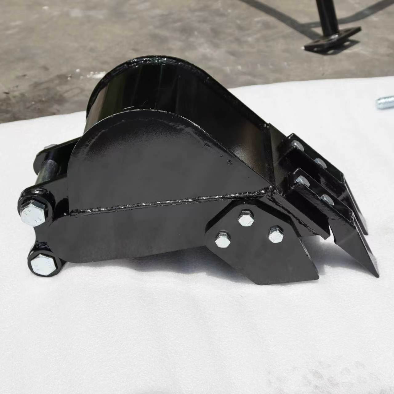 8" Mini Skid Steer Narrow Tooth Bucket Attachment for Trenching, Digging & Tight Access Work MB200T - with | Sold by Uncle Wiener's Wholesale