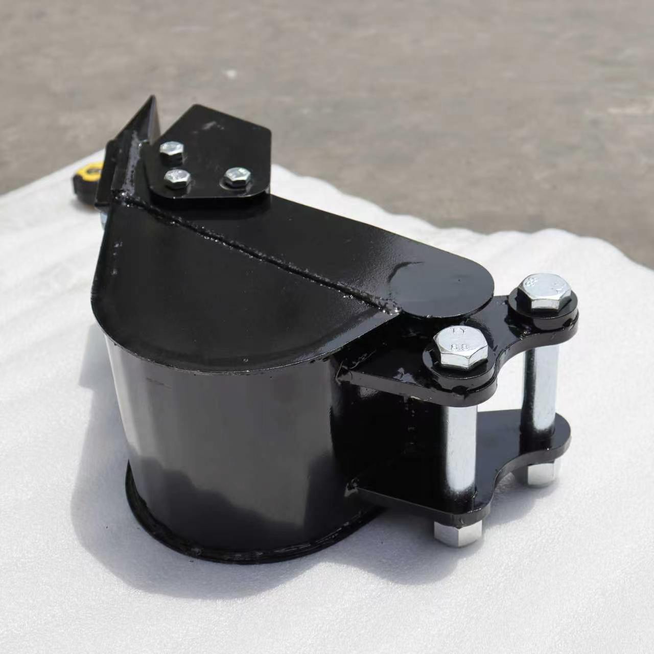 8" Mini Skid Steer Narrow Tooth Bucket Attachment for Trenching, Digging & Tight Access Work MB200T - with | Sold by Uncle Wiener's Wholesale