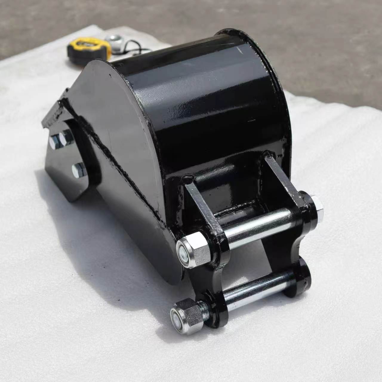 8" Mini Skid Steer Narrow Tooth Bucket Attachment for Trenching, Digging & Tight Access Work MB200T - with | Sold by Uncle Wiener's Wholesale