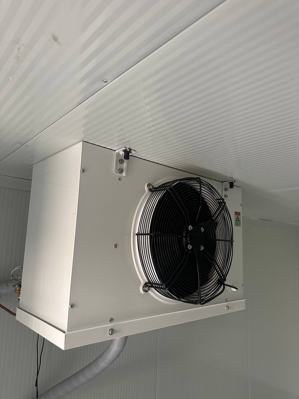 8ft x 20ft x 8ft Walk - In Container Cold Room Cooler with 3P Condensing Unit & Air Cooler CR2080 - with | Sold by Uncle Wiener's Wholesale