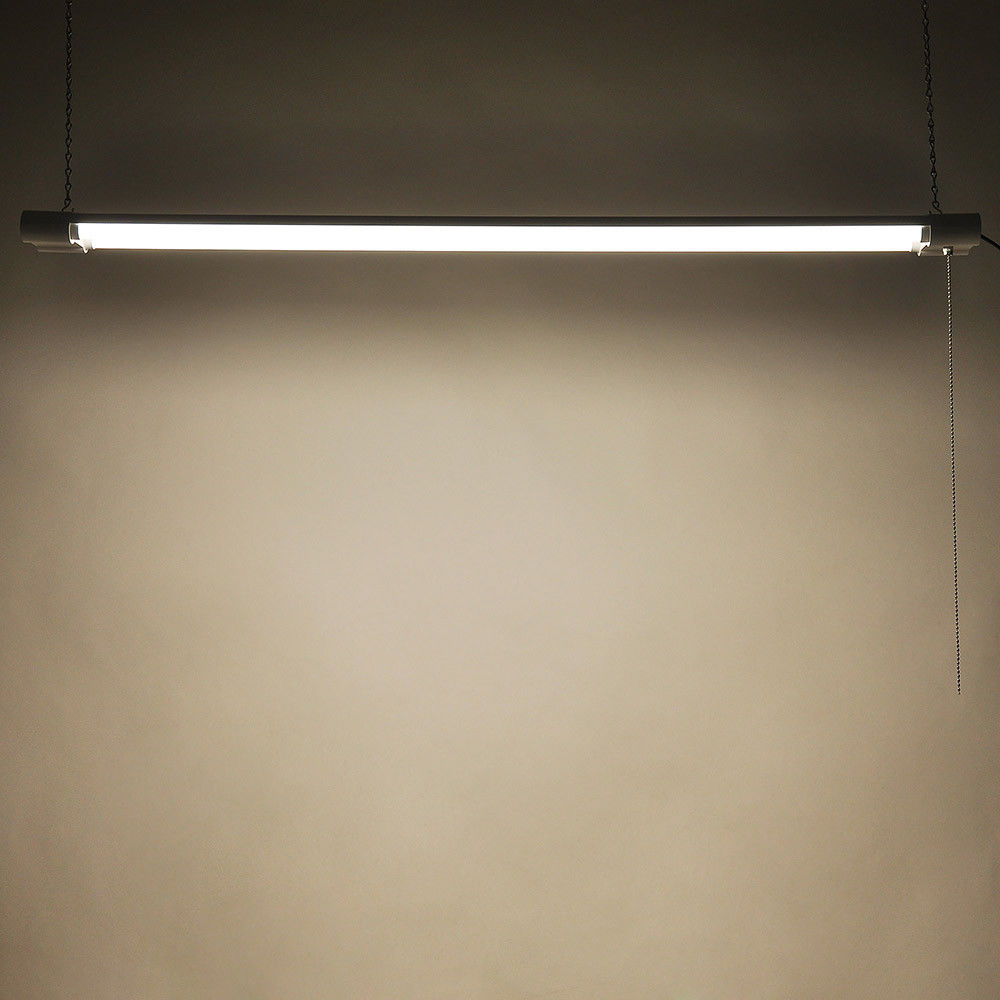 LED tube work light with plug-and-play chain
Linkable LED garage light mounted on ceiling
White 40W LED tube with pull chain switch
Shop light showing 200 LED panel
Multiple 40W LED fixtures installed in workshop