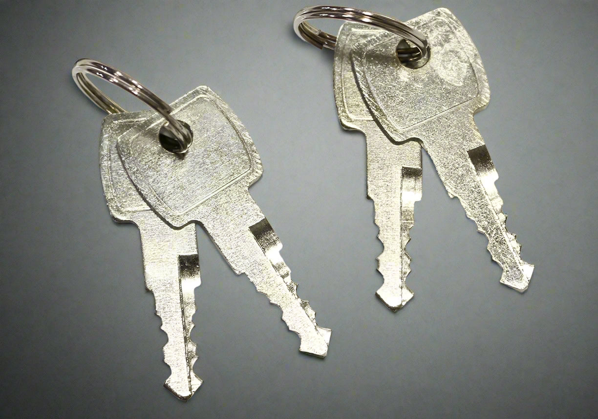 “Diamond plate aluminum underbody truck tool box with dual locks”
• “Weatherproof underbody truck tool storage box mounted under trailer”