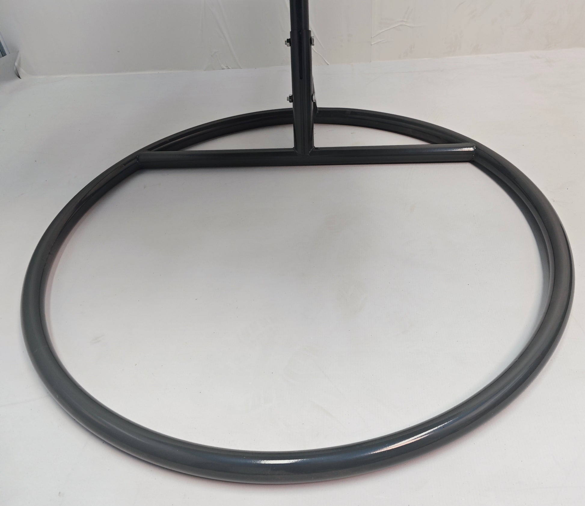 Egg Chair Swing on Patio with Gray Cushion

Hanging Egg Chair with Stand – Outdoor Setup

Egg Chair Basket Frame Close-Up

Dark Gray Cushion Detail

Indoor Setup of Egg Hammock Chair