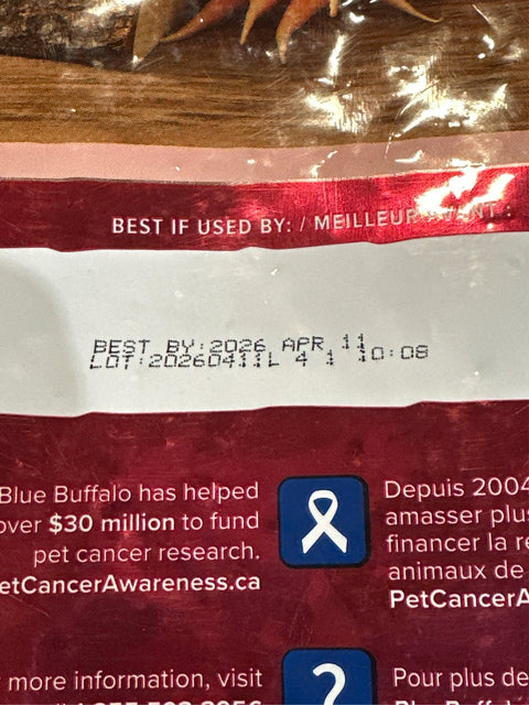 Blue Buffalo Wilderness Salmon Dog Food Bag – 10.8 Kg front view
Grain-free high protein salmon dog food for adult dogs
Back label nutrition facts – Blue Wilderness dry kibble
Ingredients and feeding guide of Blue Buffalo dog food
Complete 10.8 kg Blue Buffalo Wilderness dog food packaging