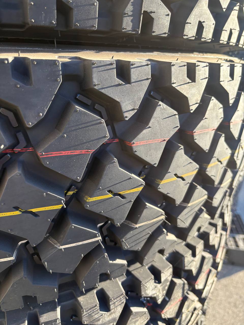 Commercial Truck & Bus Tires – DOT Approved TBR, 11R22.5, 295/75R22.5, 11R24.5 by Kapsen & Zwart - TBR (Truck & Bus Radial) Commercial Tire with DOUBLE STAR DSRD01 | Sold by Uncle Wiener's Wholesale