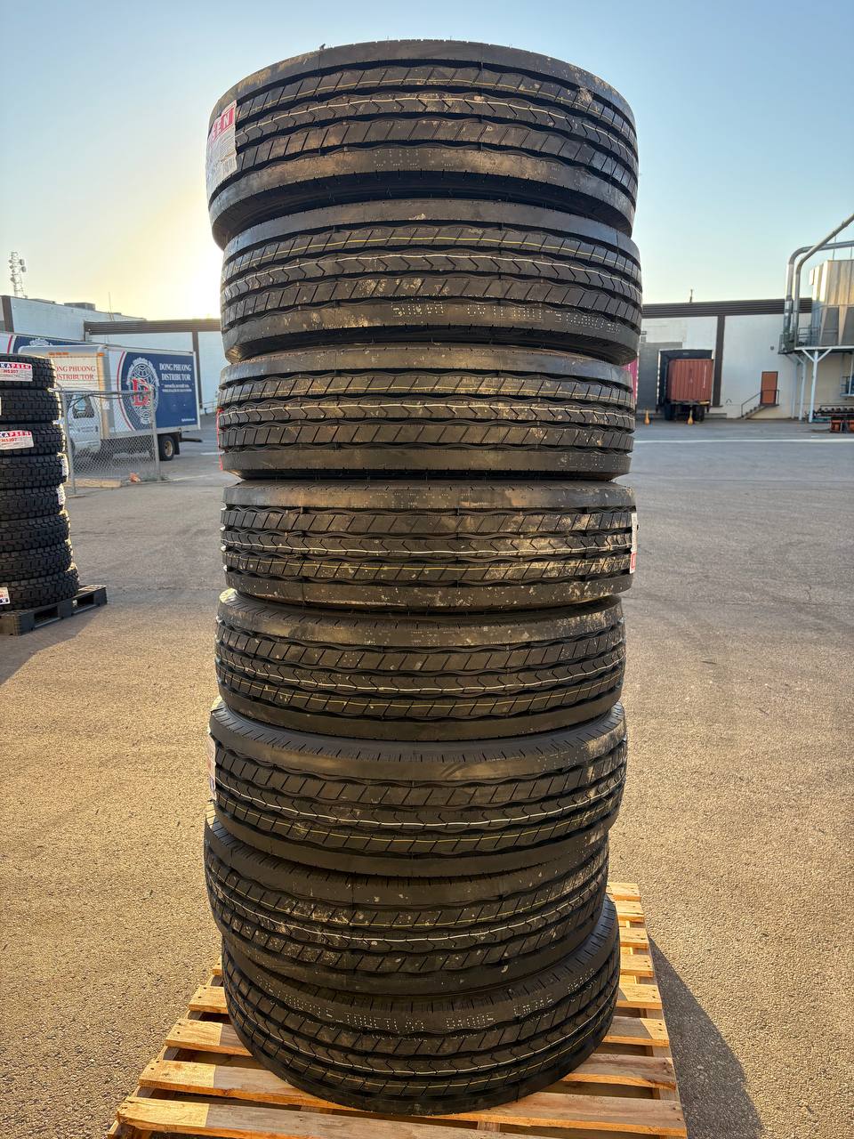 Commercial Truck & Bus Tires – DOT Approved TBR, 11R22.5, 295/75R22.5, 11R24.5 by Kapsen & Zwart - TBR (Truck & Bus Radial) Commercial Tire with KAPSEN ALL POSITION HS205 | Sold by Uncle Wiener's Wholesale