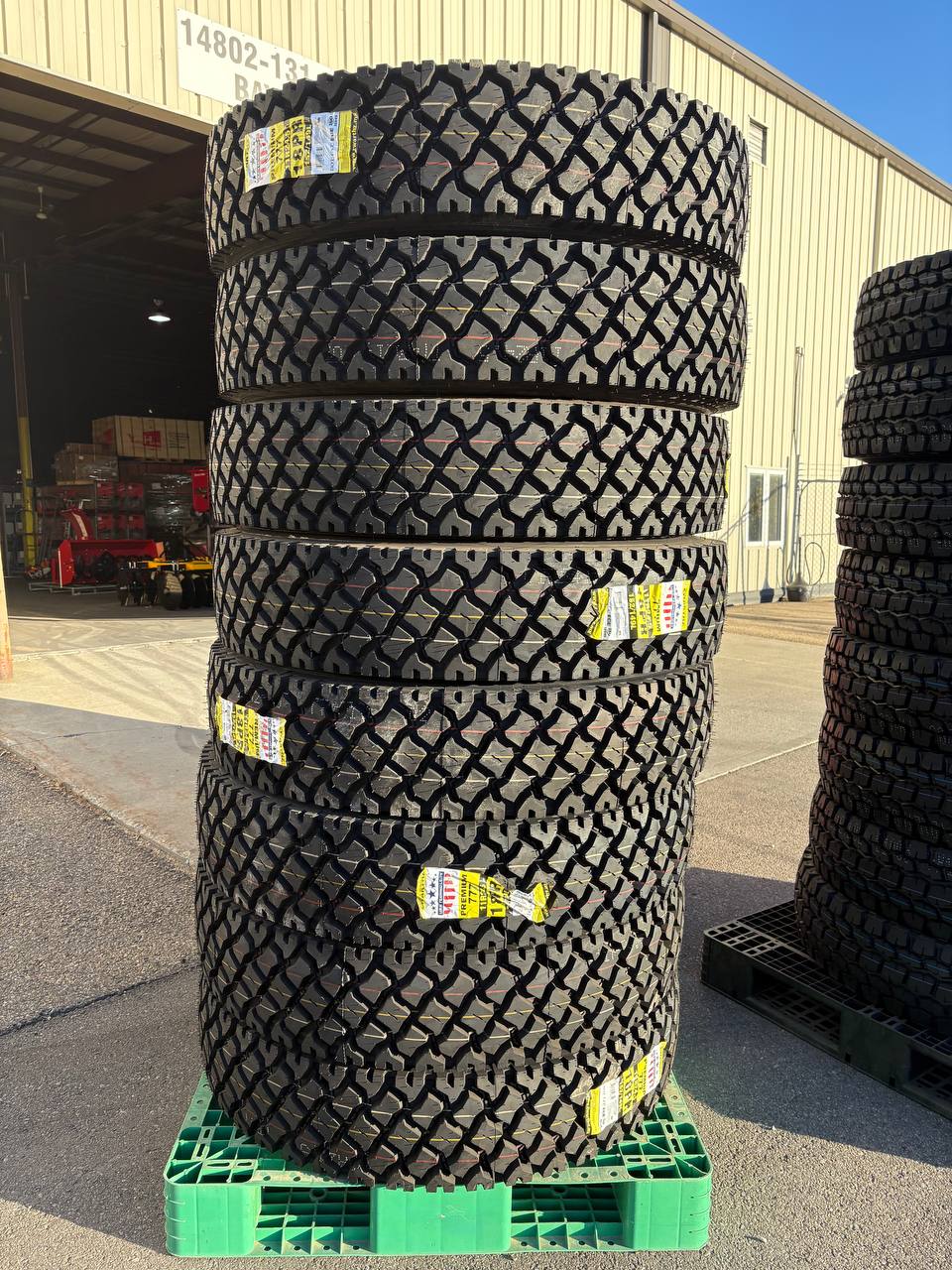 Commercial Truck & Bus Tires – DOT Approved TBR, 11R22.5, 295/75R22.5, 11R24.5 by Kapsen & Zwart - TBR (Truck & Bus Radial) Commercial Tire with DOUBLE STAR DSRD01 | Sold by Uncle Wiener's Wholesale
