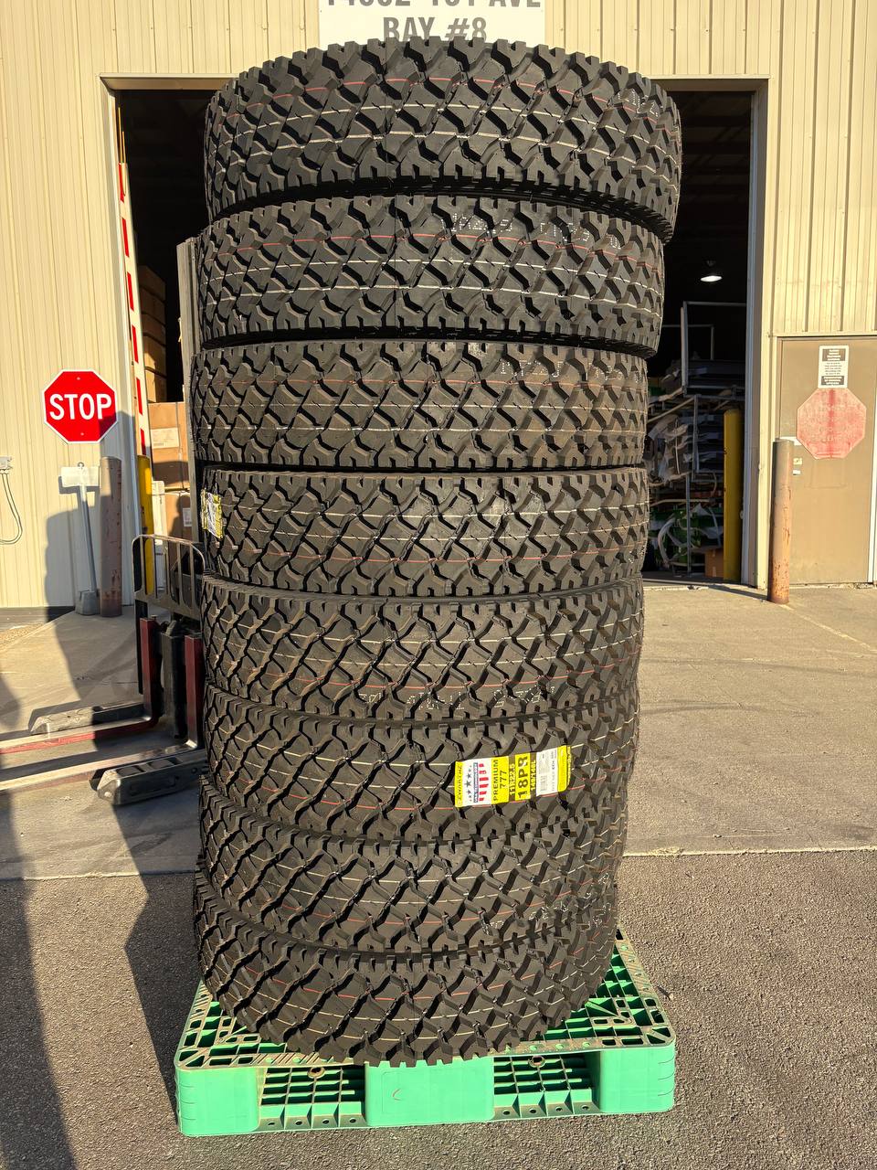 Commercial Truck & Bus Tires – DOT Approved TBR, 11R22.5, 295/75R22.5, 11R24.5 by Kapsen & Zwart - TBR (Truck & Bus Radial) Commercial Tire with ZWARTH DRIVE OPEN 777 18 PLY | Sold by Uncle Wiener's Wholesale