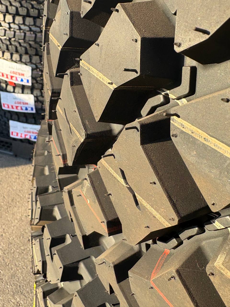 Commercial Truck & Bus Tires – DOT Approved TBR, 11R22.5, 295/75R22.5, 11R24.5 by Kapsen & Zwart - TBR (Truck & Bus Radial) Commercial Tire with ZWARTH DRIVE OPEN 777 18 PLY | Sold by Uncle Wiener's Wholesale