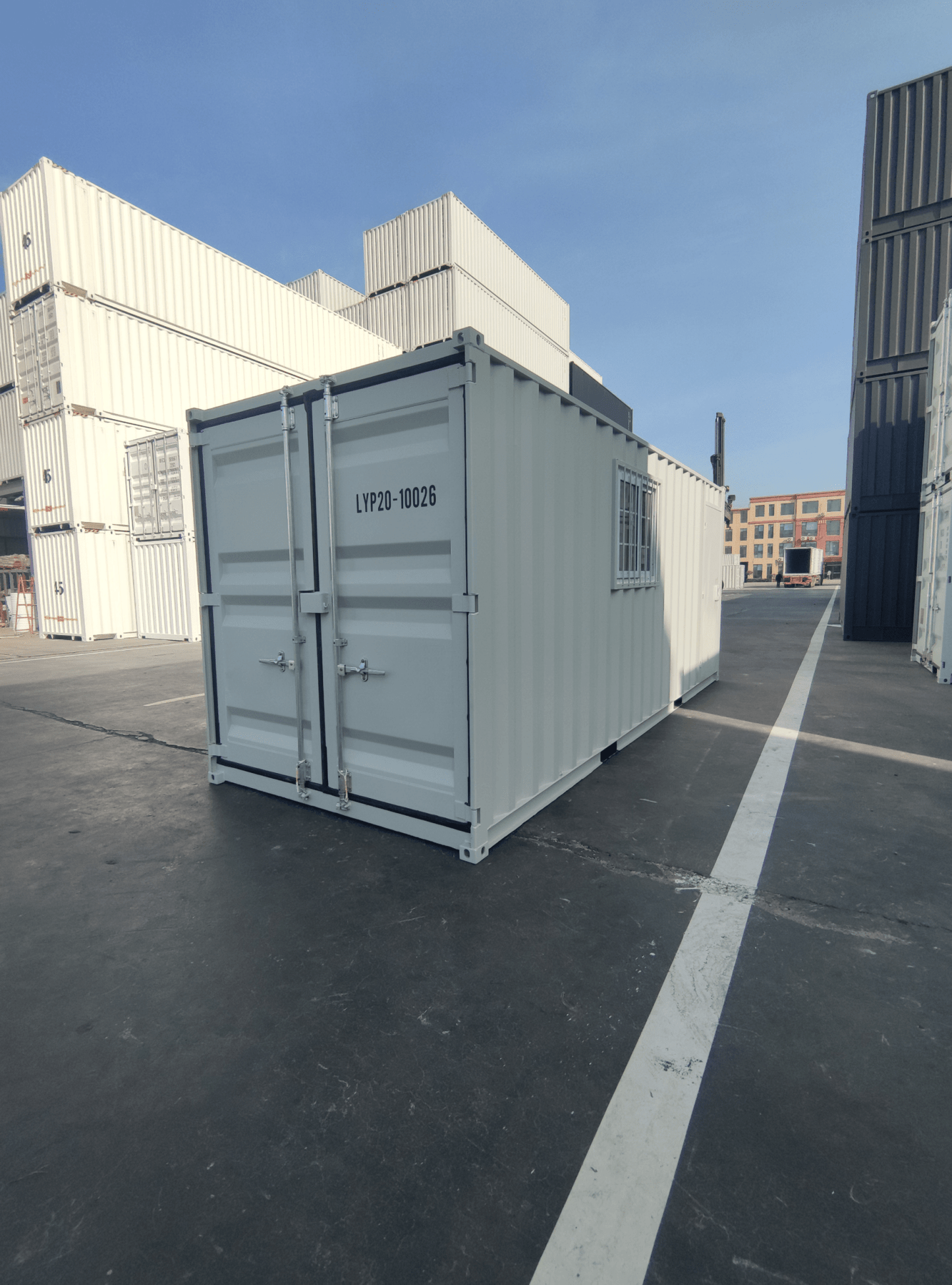 Gray 7FT steel office container with side door and windows
Interior view of 12FT jobsite office sea container
Office container unit with swing door and locking system
Plywood flooring inside portable office container
Security window with locking bar on steel sea container