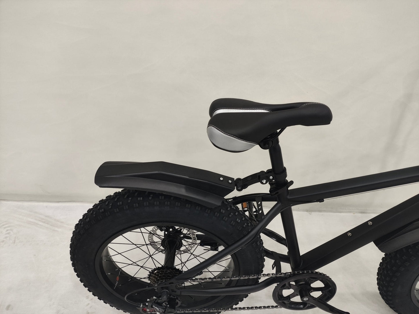 Deviant 20-inch fat tire off-road bike on the beach

Side view of 7-speed fat tire bike with disc brakes

Shimano derailleur on Deviant fat tire bike

Close-up of front disc brake and suspension fork

All-season fat tire bike on snow and gravel terrain