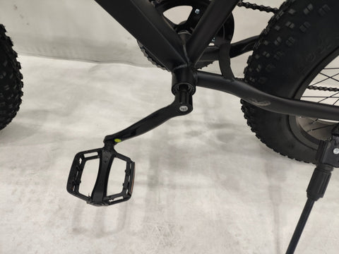 Deviant 20-inch fat tire off-road bike on the beach

Side view of 7-speed fat tire bike with disc brakes

Shimano derailleur on Deviant fat tire bike

Close-up of front disc brake and suspension fork

All-season fat tire bike on snow and gravel terrain