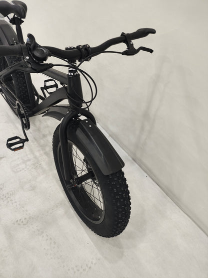 Deviant 20-inch fat tire off-road bike on the beach

Side view of 7-speed fat tire bike with disc brakes

Shimano derailleur on Deviant fat tire bike

Close-up of front disc brake and suspension fork

All-season fat tire bike on snow and gravel terrain