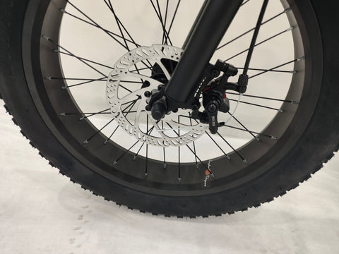Deviant 20-inch fat tire off-road bike on the beach

Side view of 7-speed fat tire bike with disc brakes

Shimano derailleur on Deviant fat tire bike

Close-up of front disc brake and suspension fork

All-season fat tire bike on snow and gravel terrain