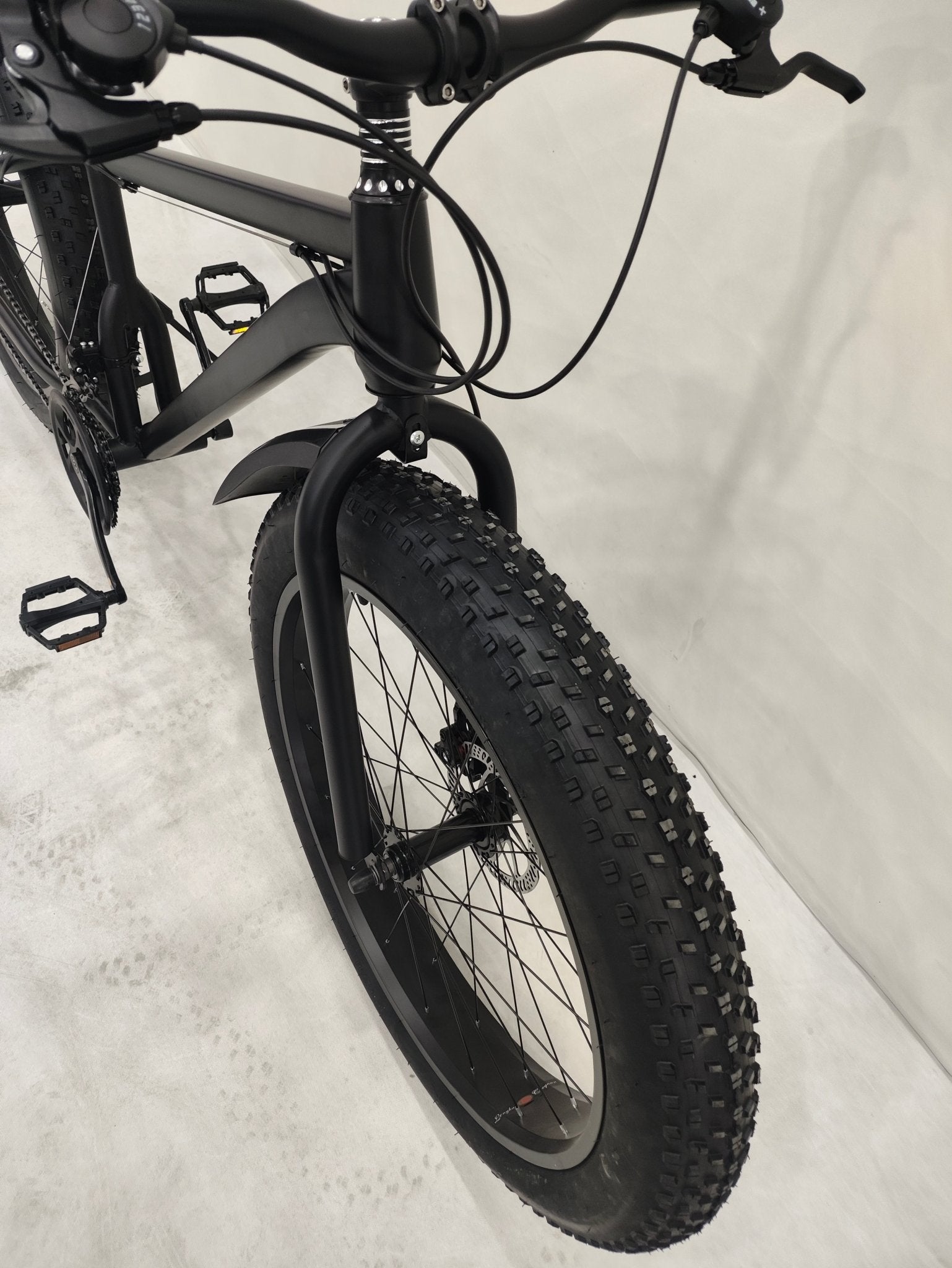 Deviant 26 inch fat tire bike side view on beach
Close-up of Shimano gear and disc brakes
All-terrain mountain bike with wide tires
Fat bike for snow, sand, and trails - Deviant 26 inch