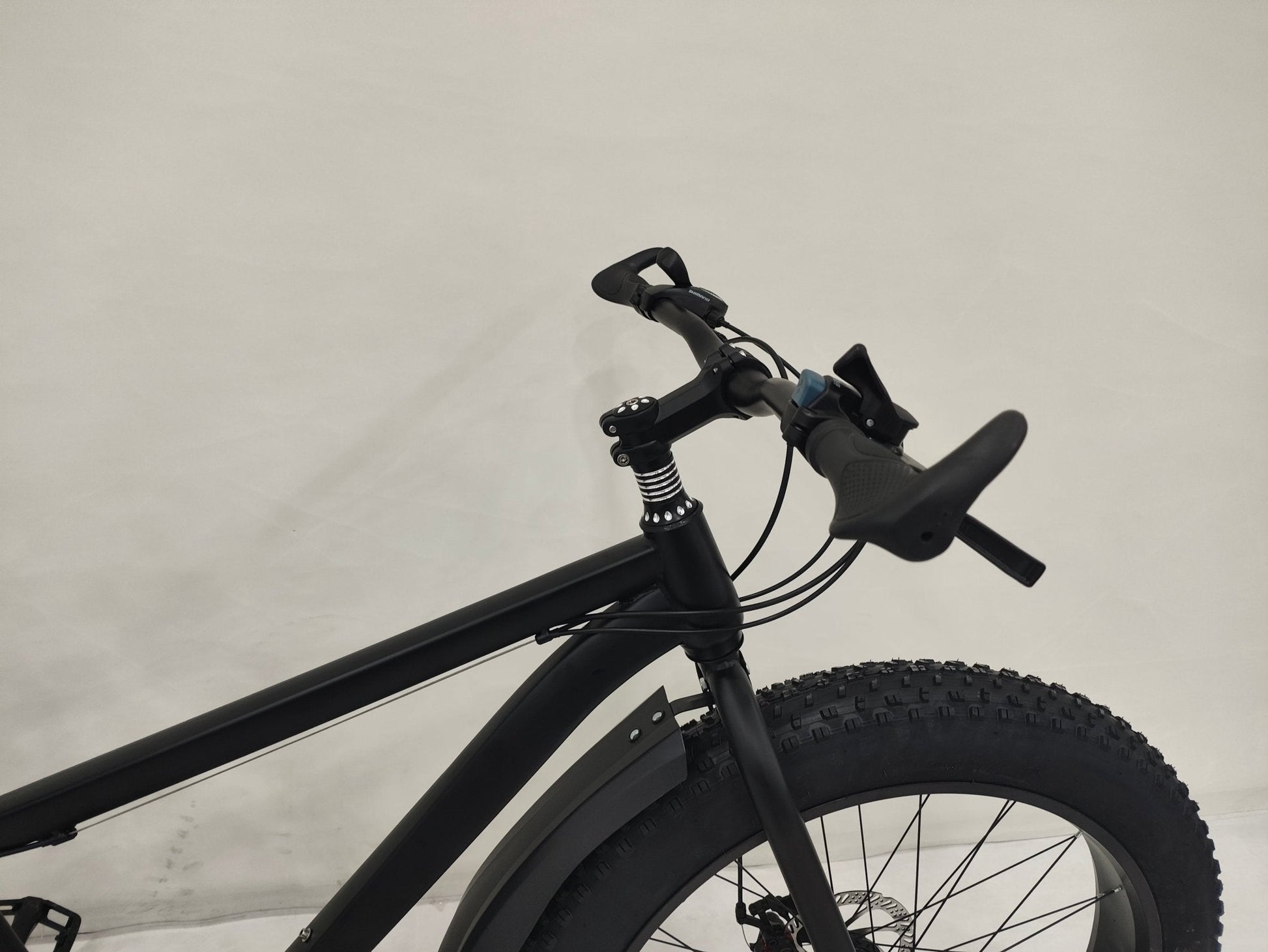 Deviant 26 inch fat tire bike side view on beach
Close-up of Shimano gear and disc brakes
All-terrain mountain bike with wide tires
Fat bike for snow, sand, and trails - Deviant 26 inch