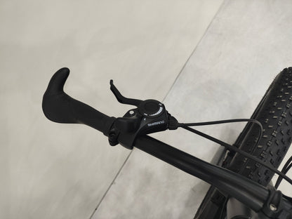 Deviant 26 inch fat tire bike side view on beach
Close-up of Shimano gear and disc brakes
All-terrain mountain bike with wide tires
Fat bike for snow, sand, and trails - Deviant 26 inch