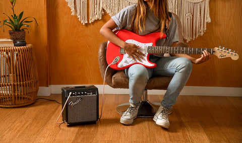 Fender Frontman 10G, Combo Guitar Amp, 10W, Small Practice Amp, Suitable for Electric Guitar, Black/Silver - with 10G | Sold by Uncle Wiener's Wholesale