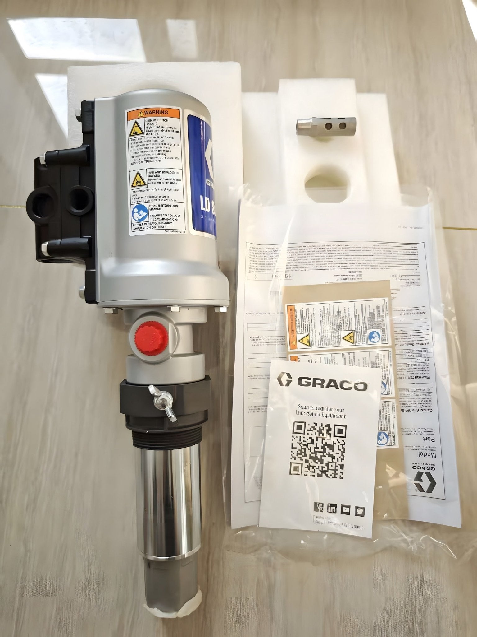 Graco LD Series 3:1 Air - Powered Universal Oil Pump with Bung Adapter 24G576 - with | Sold by Uncle Wiener's Wholesale