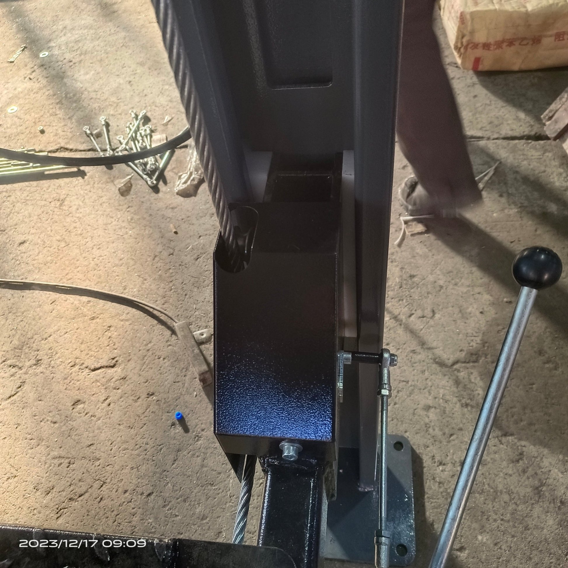 Heavy - Duty 4 Post Parking Lift 3700kg Capacity – 110V Manual Car Lift for Garage JH4P3700 - Car Lift with | Sold by Uncle Wiener's Wholesale