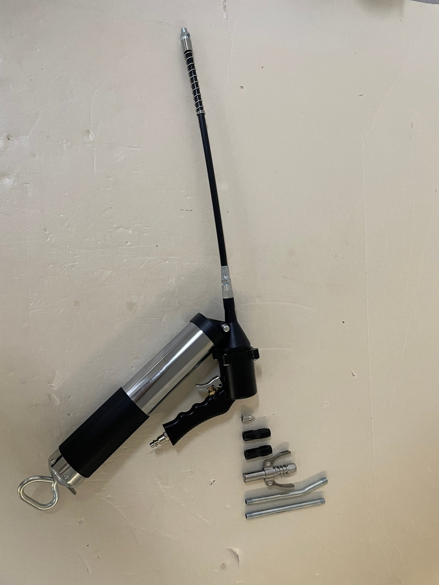 Heavy Duty Air Operated Grease Gun – 4000 PSI with Flexible Hose AGG146AH - with | Sold by Uncle Wiener's Wholesale