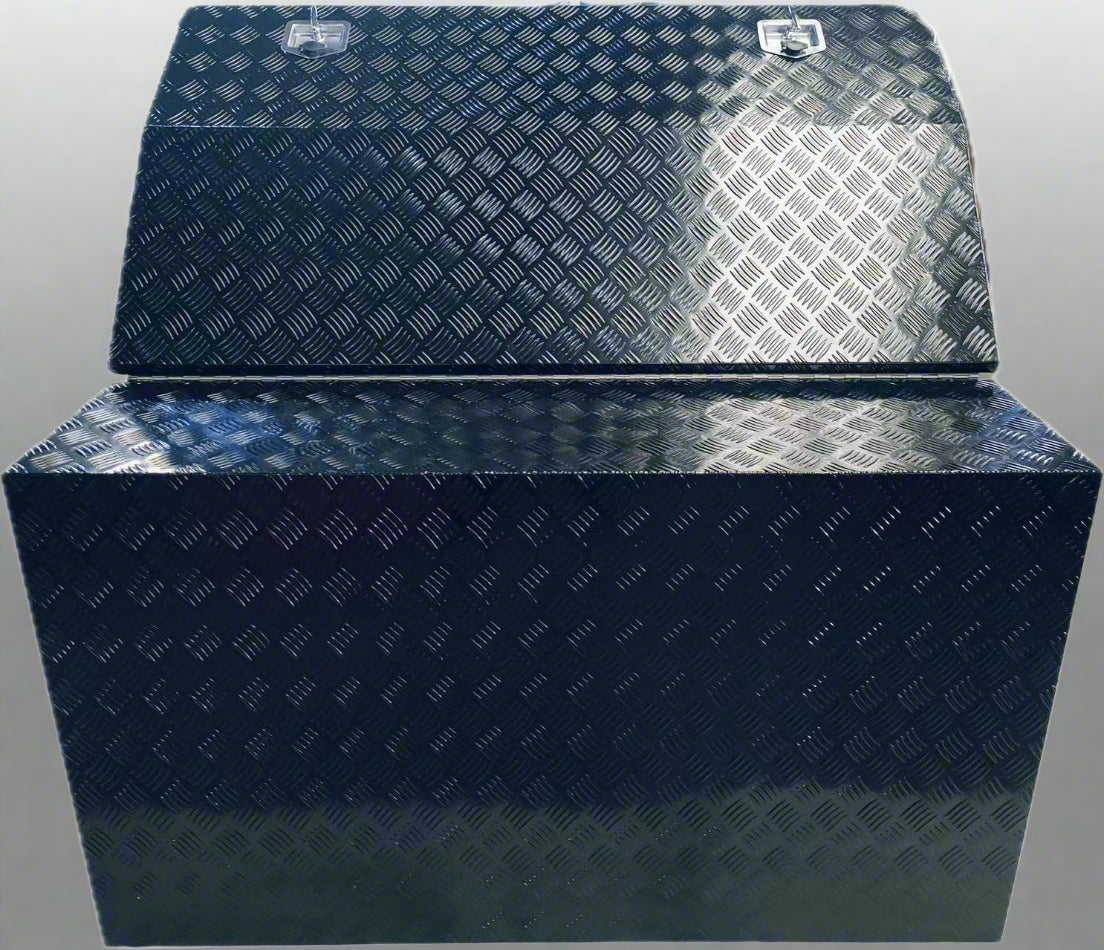 “Heavy-duty aluminum tool box with 5 lockable drawers”
• “Open lid tool box with gas strut lift and storage drawers”
• “Silver checker plate tool storage for trucks or trailers”