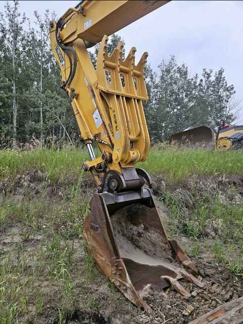 Hydraulic Excavator Thumb Grapple | Heavy - Duty Weld - On Attachment for 10–35 Ton Machines - Excavator Attchment with 10 - 15 Ton | Sold by Uncle Wiener's Wholesale