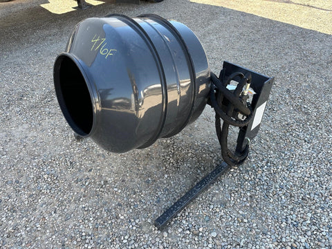Side view of skid steer concrete mixer attachment

Heavy-duty hydraulic concrete mixer drum

Skid steer attachment with 17” concrete mixing barrel

Cement mixer for skid steer CMR1165V model