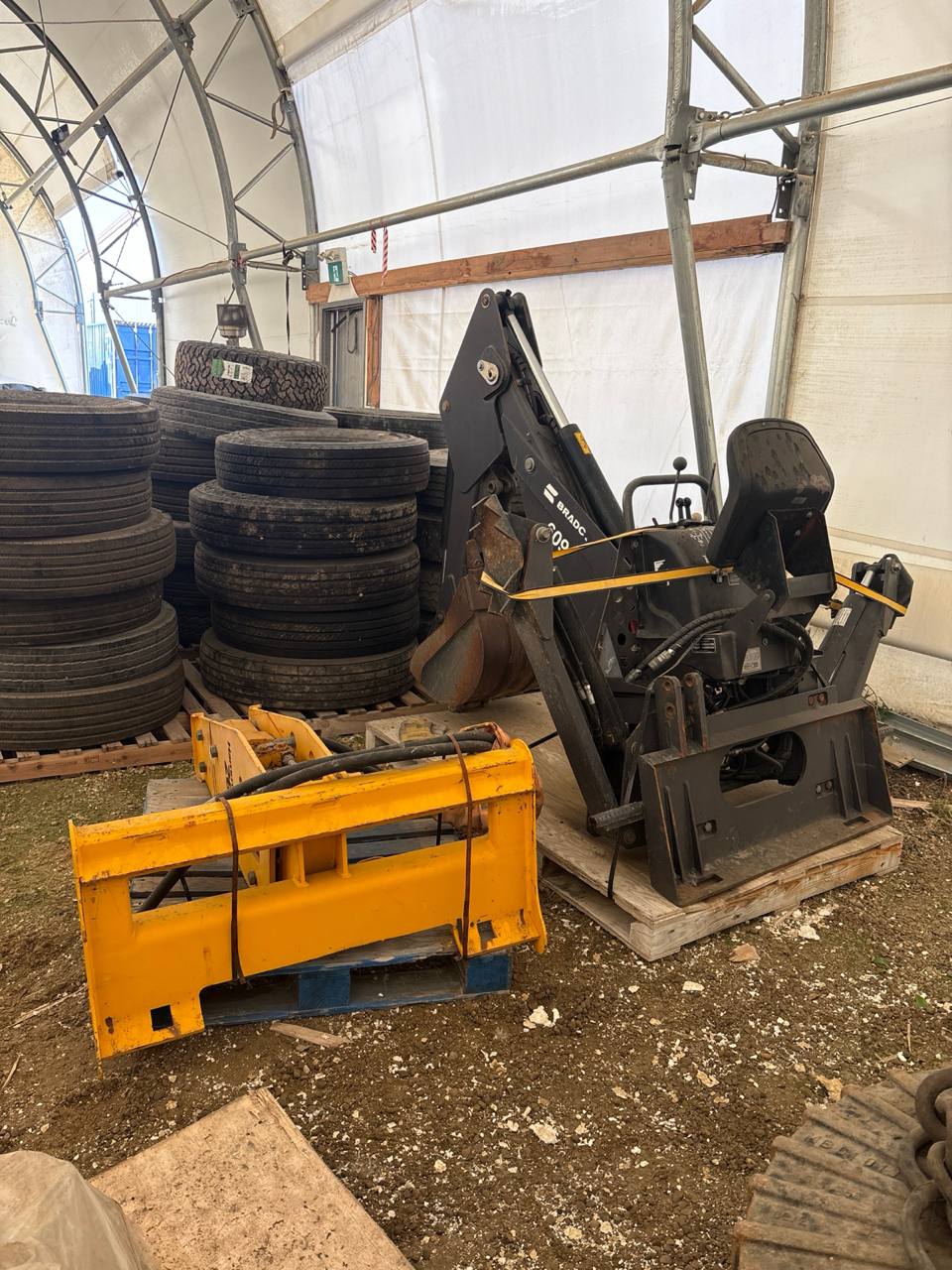 JCB Hydraulic Breaker / Hammer – 275 kg Class | Lightly Used Surplus | Serial 087499 | CE Certified - with | Sold by Uncle Wiener's Wholesale