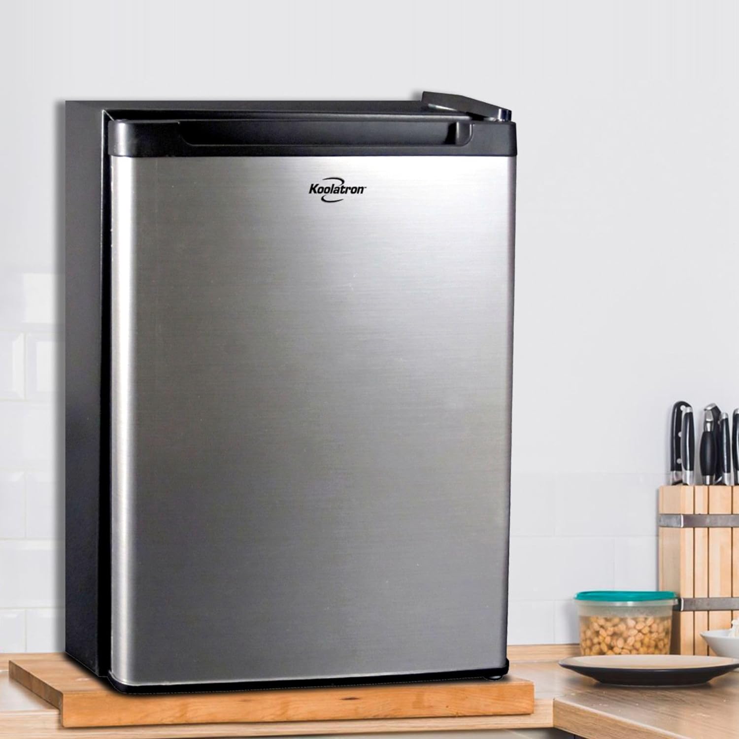 Koolatron 12V 110V mini fridge with freezer for compact spaces
Energy-efficient white mini refrigerator for truck or dorm
Mini fridge with dual power AC and DC input
Koolatron freestanding mini fridge 1.76 cu ft
Compact mini fridge with freezer for RV and office use