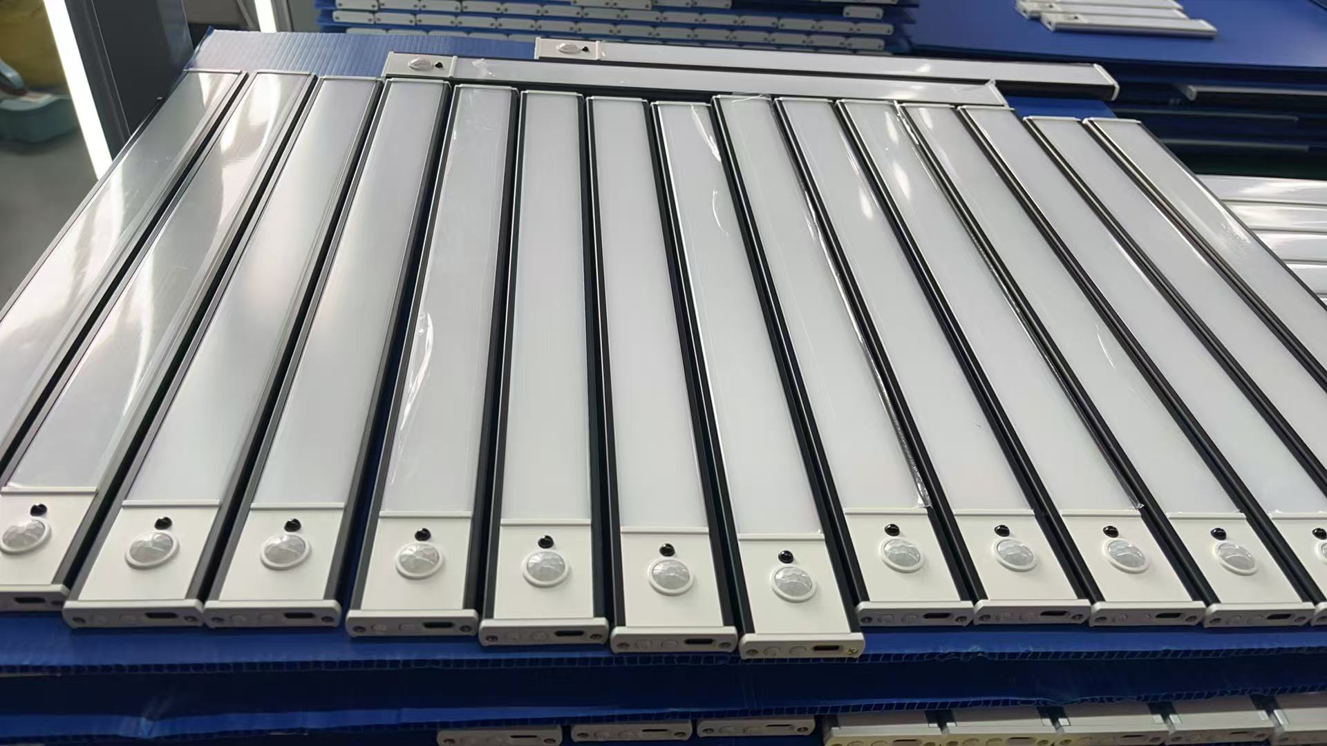LED Under Cabinet Light Bar 7.9