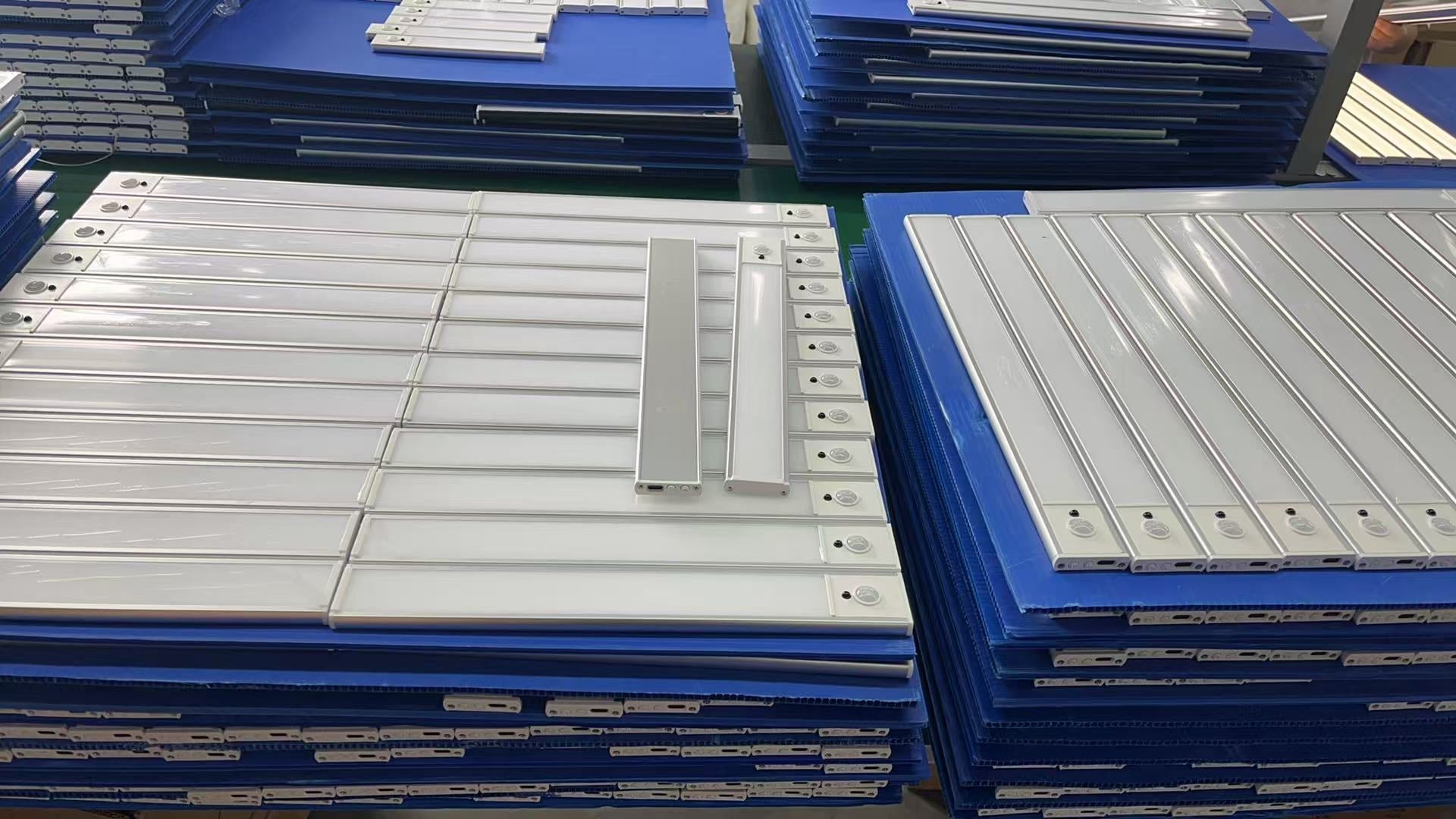 LED Under Cabinet Light Bar 7.9