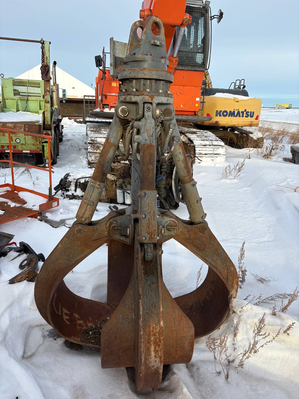 Liebherr 1.0 CY Orange Peel Grapple – Like New – Heavy Duty Scrap Grapple - with | Sold by Uncle Wiener's Wholesale