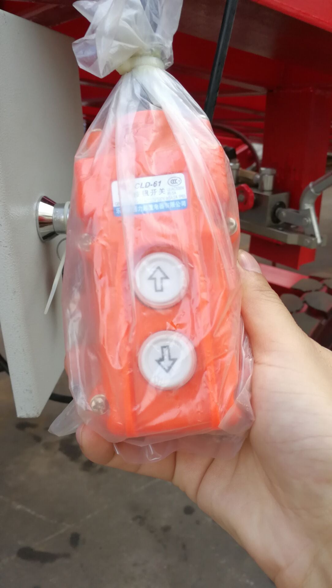 Mobile Loading Dock with Hydraulic Lift – 22,000 LB Capacity, Portable Steel Access Ramp - Mobile Hydraulic Loading Dock Ramp with MOBILE LOADING DOCK WITH MANUAL HYDRAULIC LIFT 12924 | Sold by Uncle Wiener's Wholesale