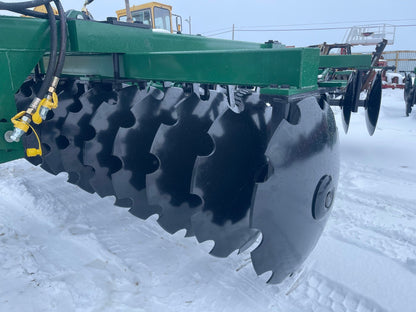 10 FT Hydraulic Offset Tractor Disc Harrow in field setup
Side view of 10-foot disc harrow with 28 manganese steel blades
Rear blade configuration of hydraulic disc harrow
Top view showing hydraulic tubing and disc spacing
Offset disc harrow mounted on green tractor for field work