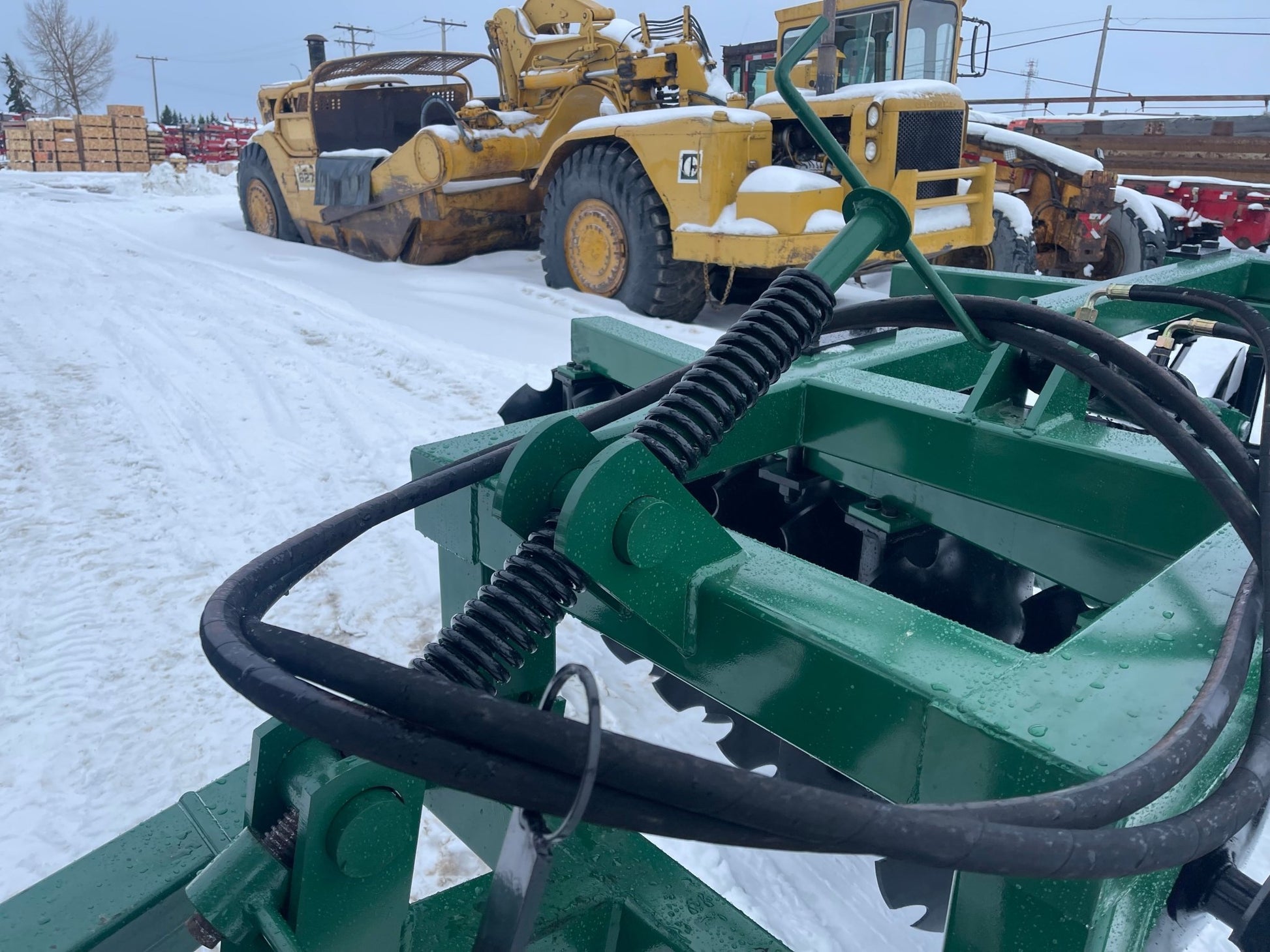 10 FT Hydraulic Offset Tractor Disc Harrow in field setup
Side view of 10-foot disc harrow with 28 manganese steel blades
Rear blade configuration of hydraulic disc harrow
Top view showing hydraulic tubing and disc spacing
Offset disc harrow mounted on green tractor for field work