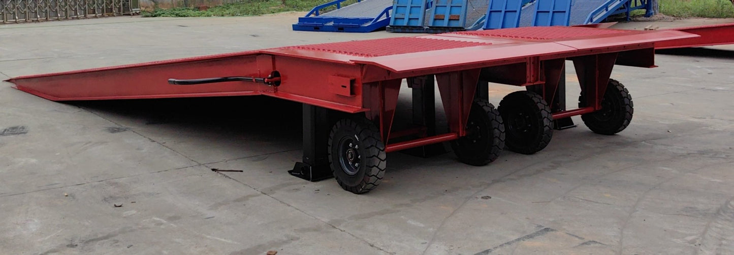 Adjustable height steel dock ramp for warehouse use