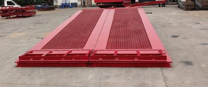 Heavy-duty equipment loading ramp with forklift clearance
