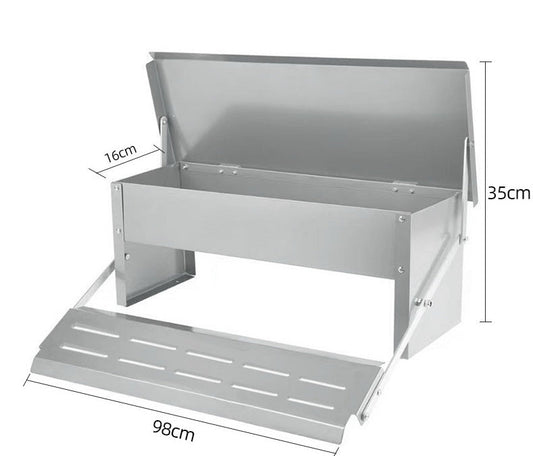 Automatic pedal chicken feeder with open lid and feeding hens
Stainless steel rat-proof chicken feeder for backyard flocks
Outdoor poultry feeder with 10kg capacity and anti-slip treadle
Front view of the self-opening chicken feeder with side panel open