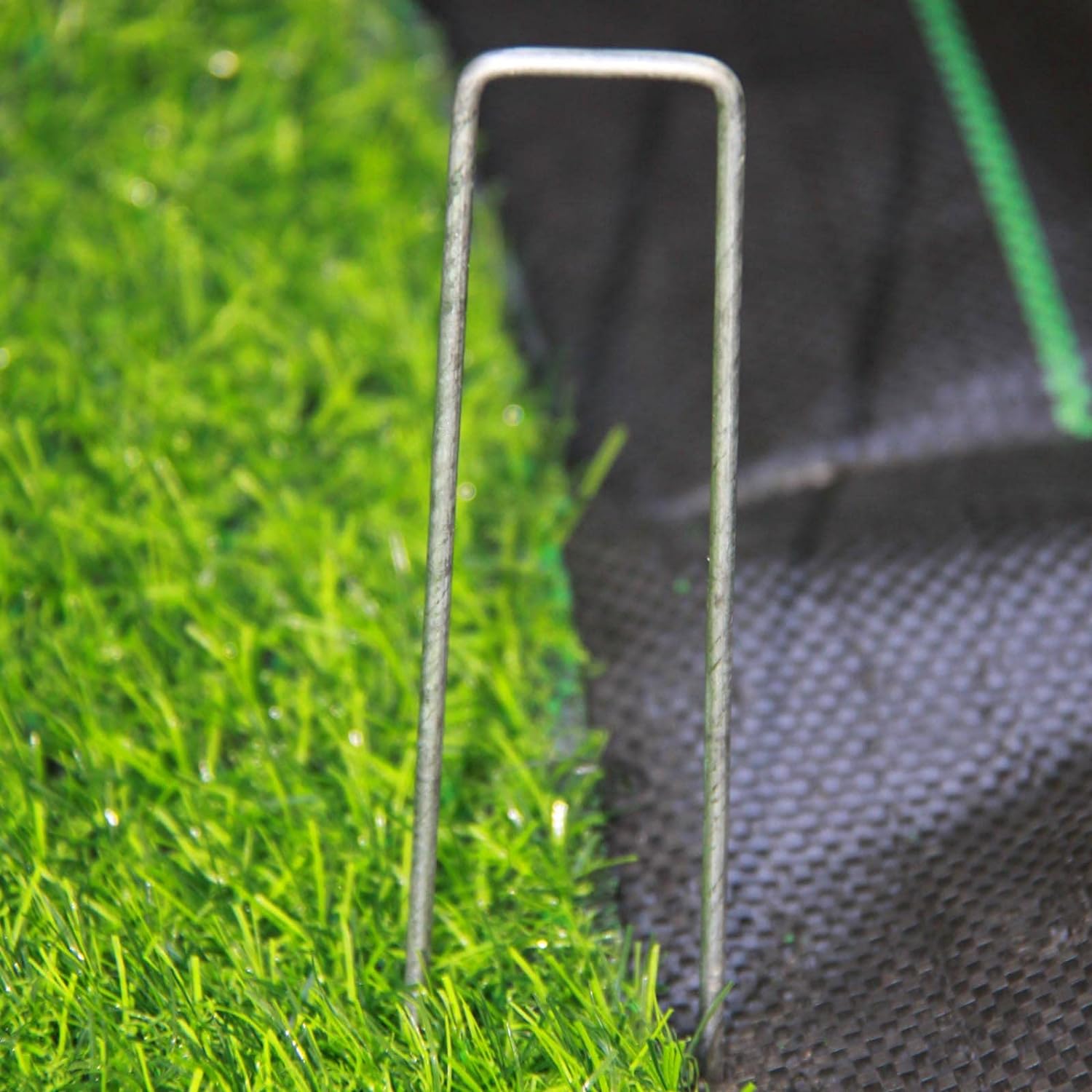 100 Pack 6-Inch Landscape Staples – Durable Steel Weed Barrier Pins for Garden Fabric and Irrigation