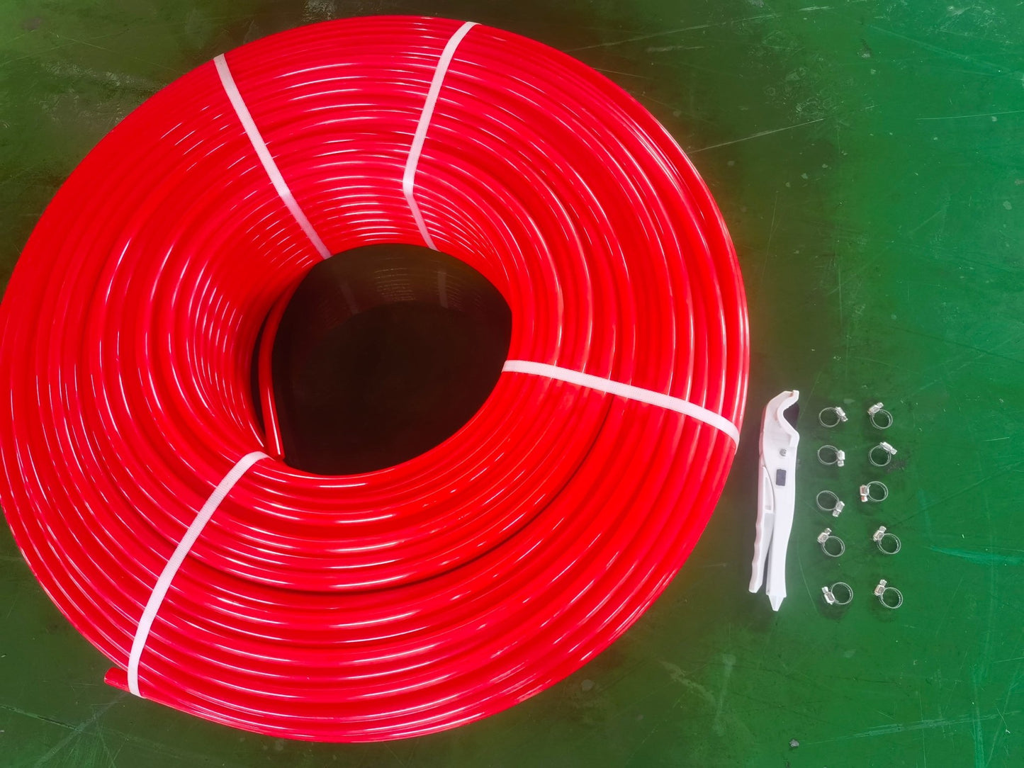 1000 FT Red PEX Tubing with Oxygen Barrier – Coil View
Flexible 1/2 inch PEX Heating Pipe – Residential Plumbing
PEX Tubing with EVOH Barrier – Radiant Floor Heating Roll